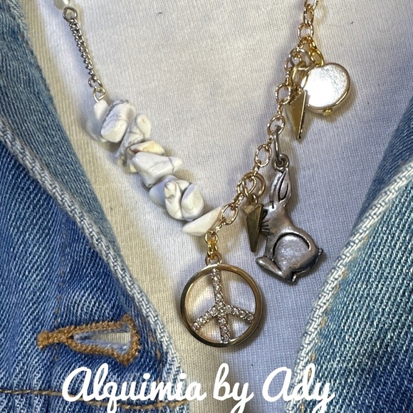 HOWLITE AND PEARLS MULTI CHARMS BOHO NECKLACE - Picture 3 of 3